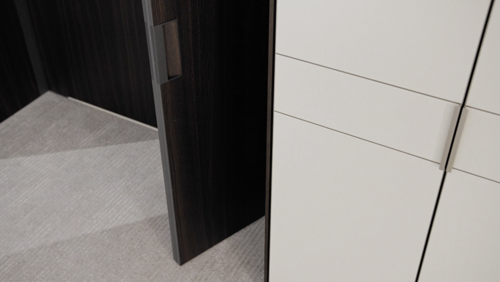 Poliform Senzafine closets with Architectural Pivot doors