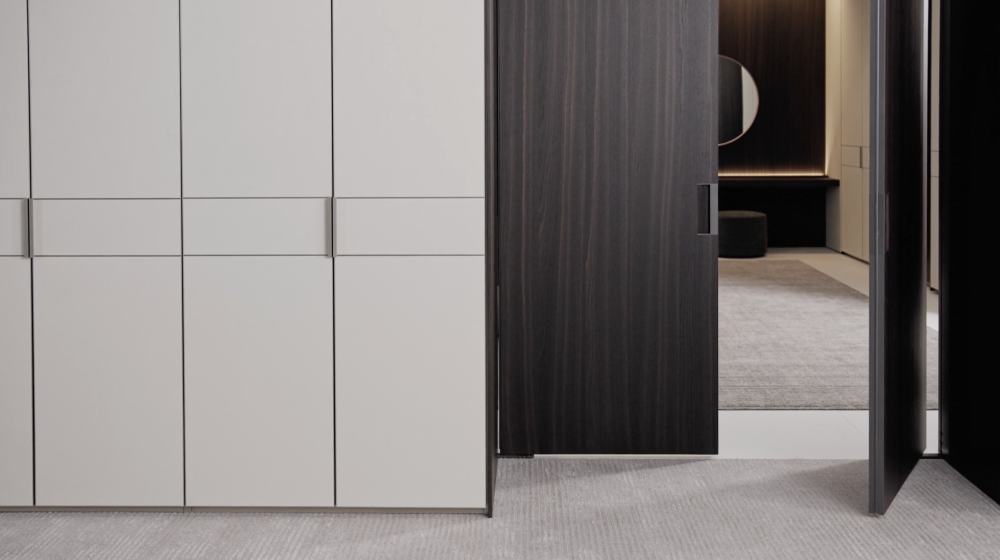 Poliform Senzafine closets with Architectural Pivot doors