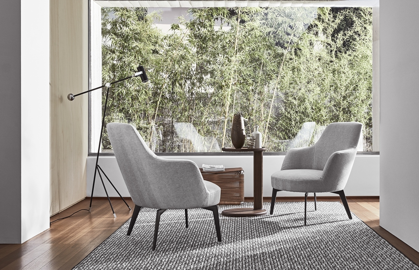 Flexform Guscio armchairs and Oliver side table